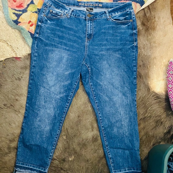 Rampage Women's Classic Blue Ankle Jeans - Picture 1 of 2
